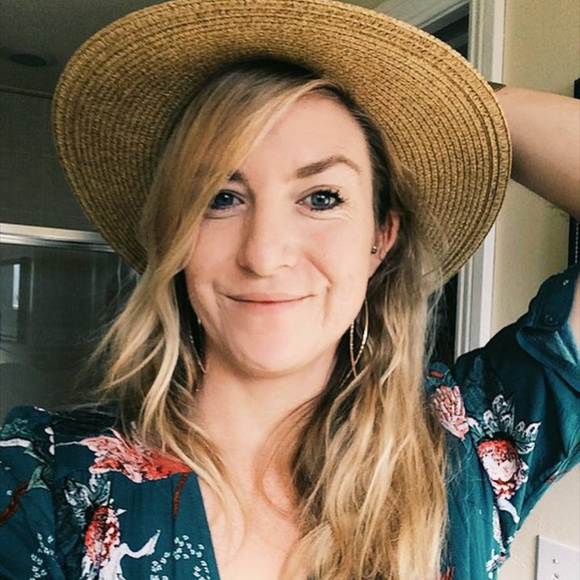 Meet your Posher, Beth - Picture 8 of 8